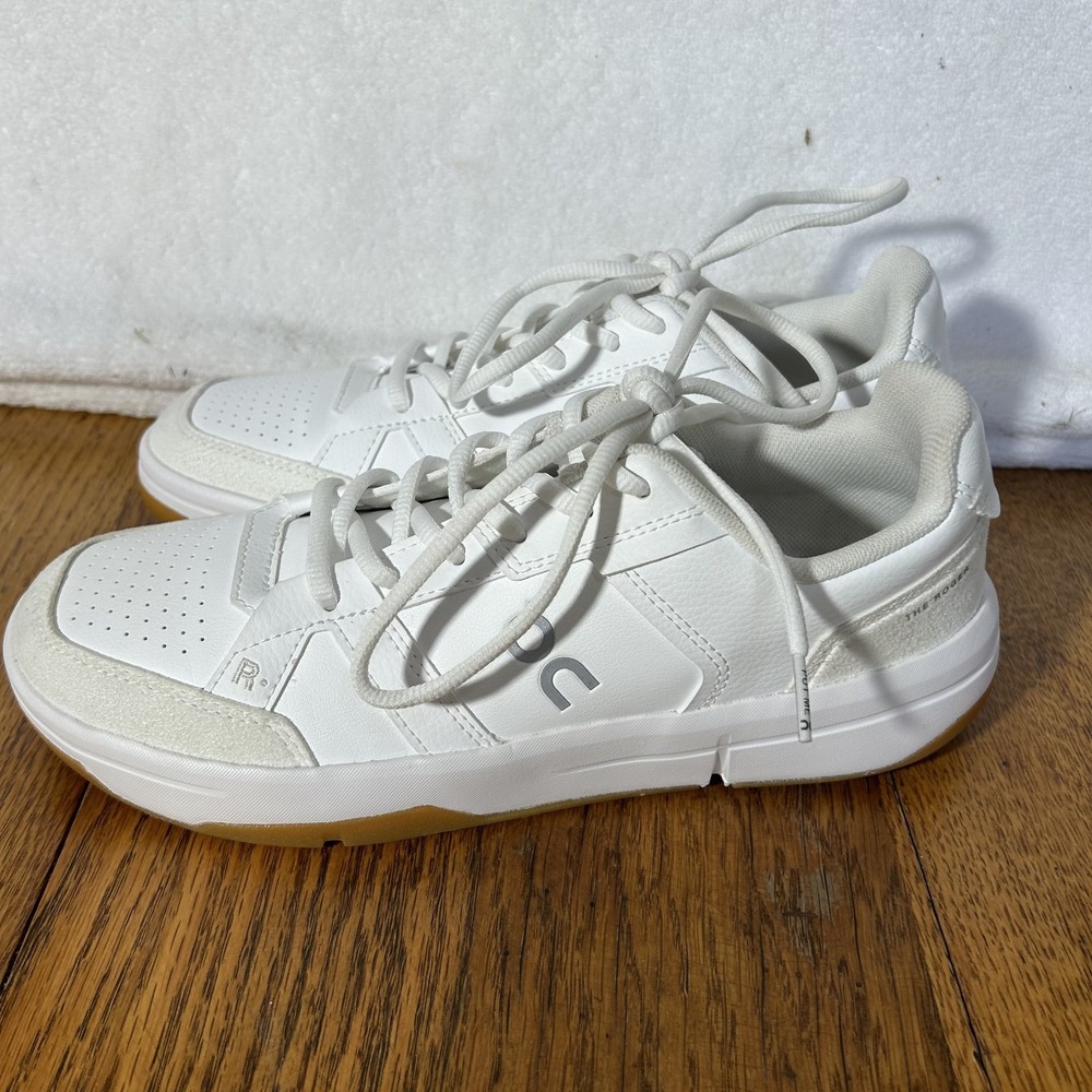 ON Womens Size 8.5 White Ivory Gum The Roger Clubhouse Athletic Shoes